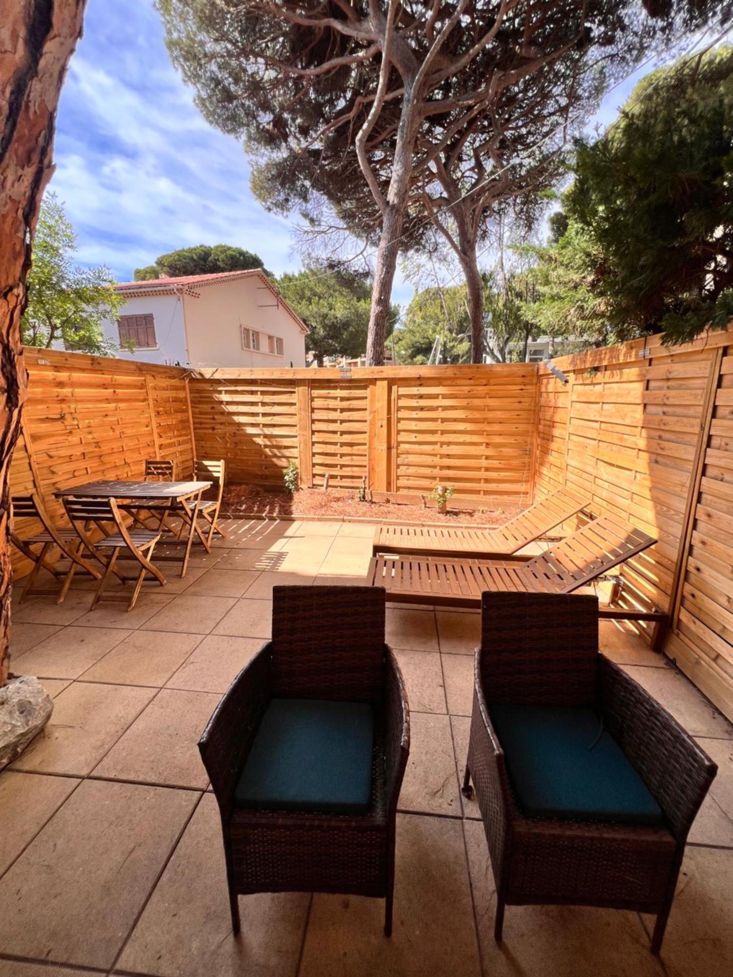 Sympathique studio en Rez de jardin dans résidence Hyères Exterior foto